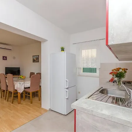 Amarilis Apartment